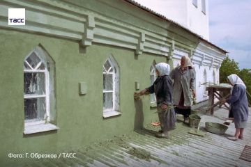 #архив_ТАСС_Урал+ . Прихожане Никольской церкви Магнитогорска во время восстановительных работ