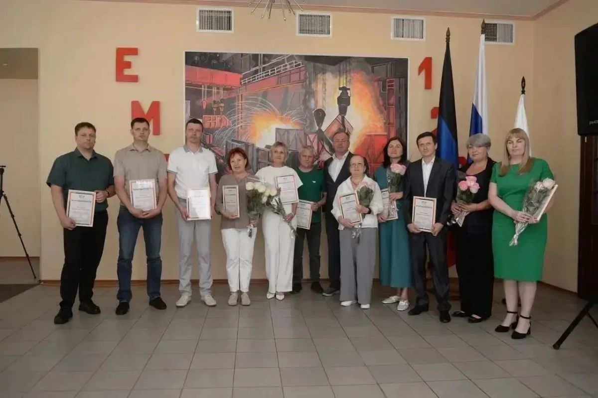 На Енакиевском металлургическом заводе поздравили работников с Днём металлурга На Енакиевском металлургическом заводе поздравили работников с Днём металлурга