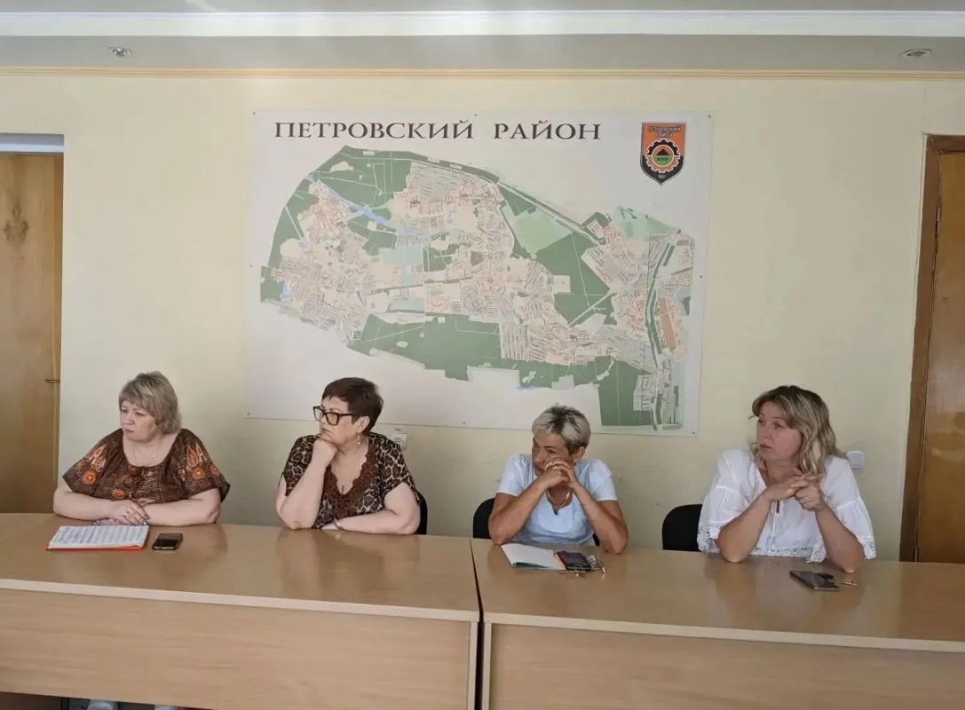Наталья Бегуненко: В рамках проекта «УПРАВДОМ» в Управе Петровского внутригородского района Администрации г.о. Донецк состоялась рабочая встреча руководства Управы района со старшими по домам микрорайона «Тихий» Наталья Бегуненко: В рамках проекта «УПРАВДОМ» в Управе Петровского внутригородского района Администрации г.о. Донецк состоялась рабочая встреча руководства Управы района со старшими по домам микрорайона «Тихий»