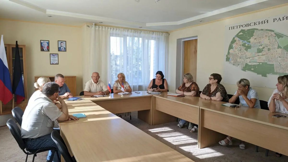 Наталья Бегуненко: В рамках проекта «УПРАВДОМ» в Управе Петровского внутригородского района Администрации г.о. Донецк состоялась рабочая встреча руководства Управы района со старшими по домам микрорайона «Тихий» Наталья Бегуненко: В рамках проекта «УПРАВДОМ» в Управе Петровского внутригородского района Администрации г.о. Донецк состоялась рабочая встреча руководства Управы района со старшими по домам микрорайона «Тихий»