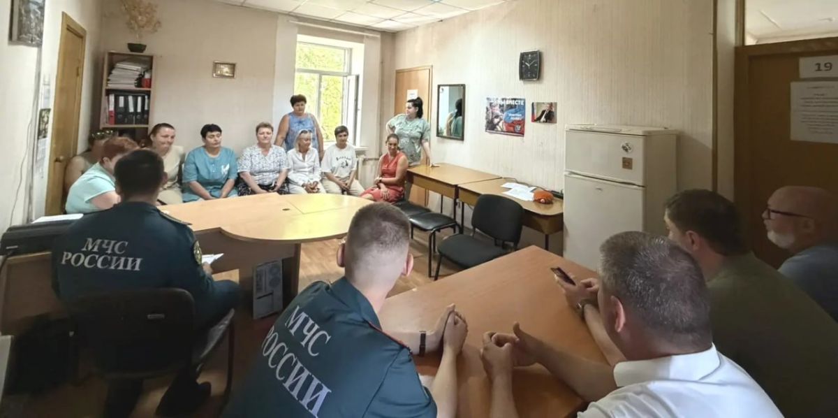 Юрий Атаманов: С первым заместителем руководителя Управы Ленинского внутригородского района Администрации городского округа Донецк Тимуром Карасевым встретились с трудовым коллективом Филиала № 2 ГКУ ДНР «Республиканский... Юрий Атаманов: С первым заместителем руководителя Управы Ленинского внутригородского района Администрации городского округа Донецк Тимуром Карасевым встретились с трудовым коллективом Филиала № 2 ГКУ ДНР «Республиканский...