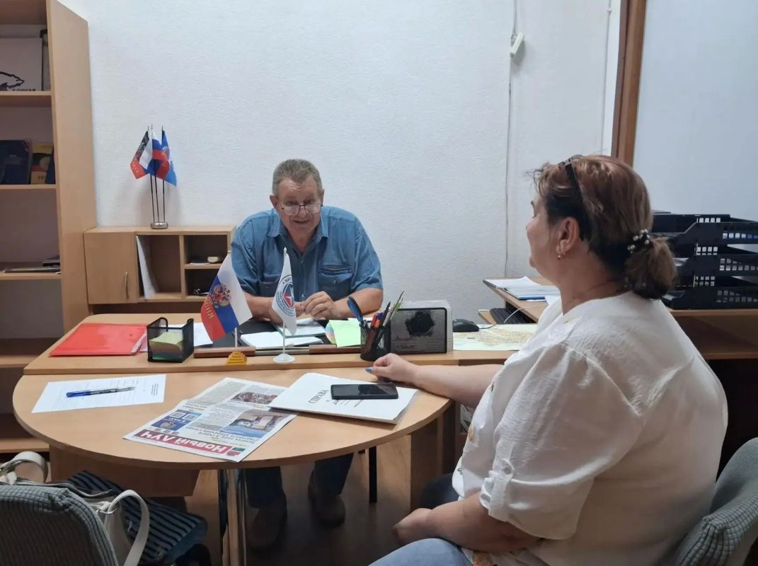 Заместитель председателя Амвросиевского муниципального совета, руководитель фракции «Единая Россия» Юрий Толок провел личный прием граждан