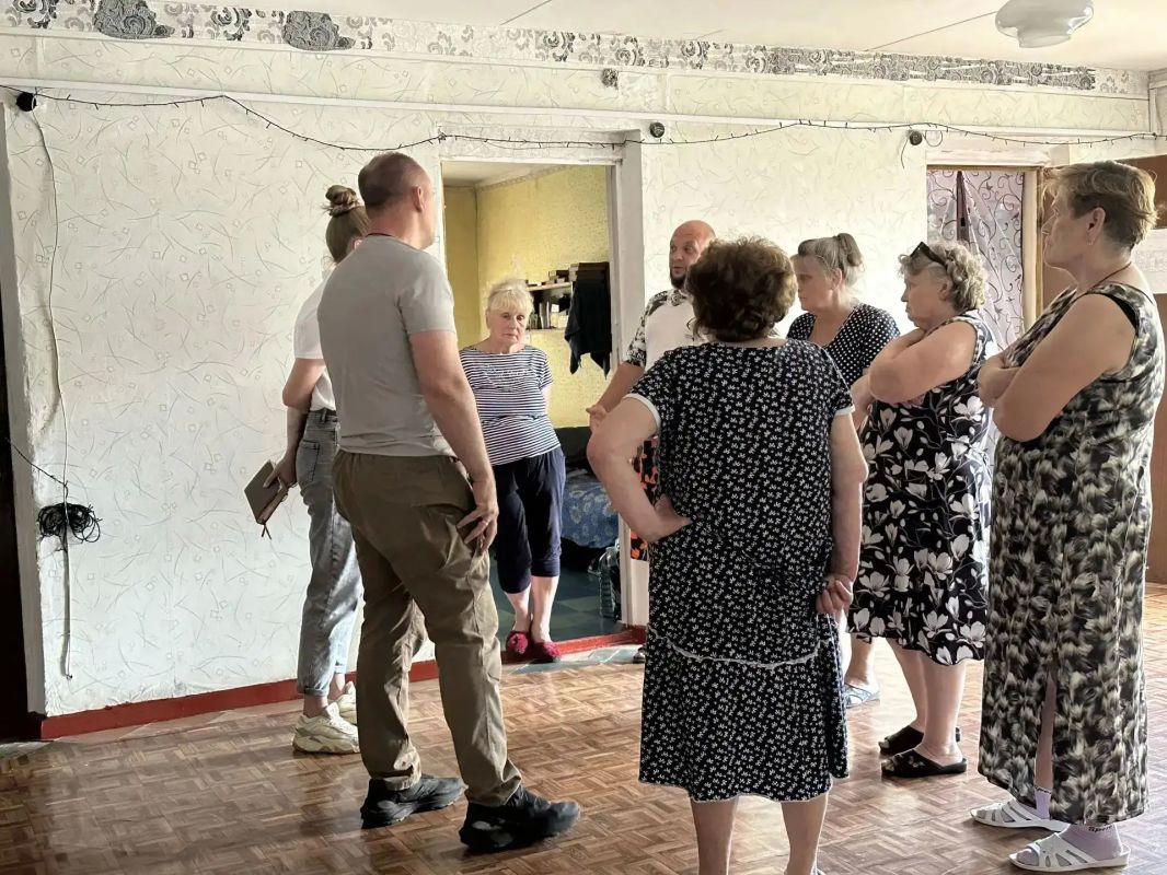 В ходе рабочей поездки посетили пункты временного размещения, в которых сейчас проживают эвакуированные жители Константиновки В ходе рабочей поездки посетили пункты временного размещения, в которых сейчас проживают эвакуированные жители Константиновки