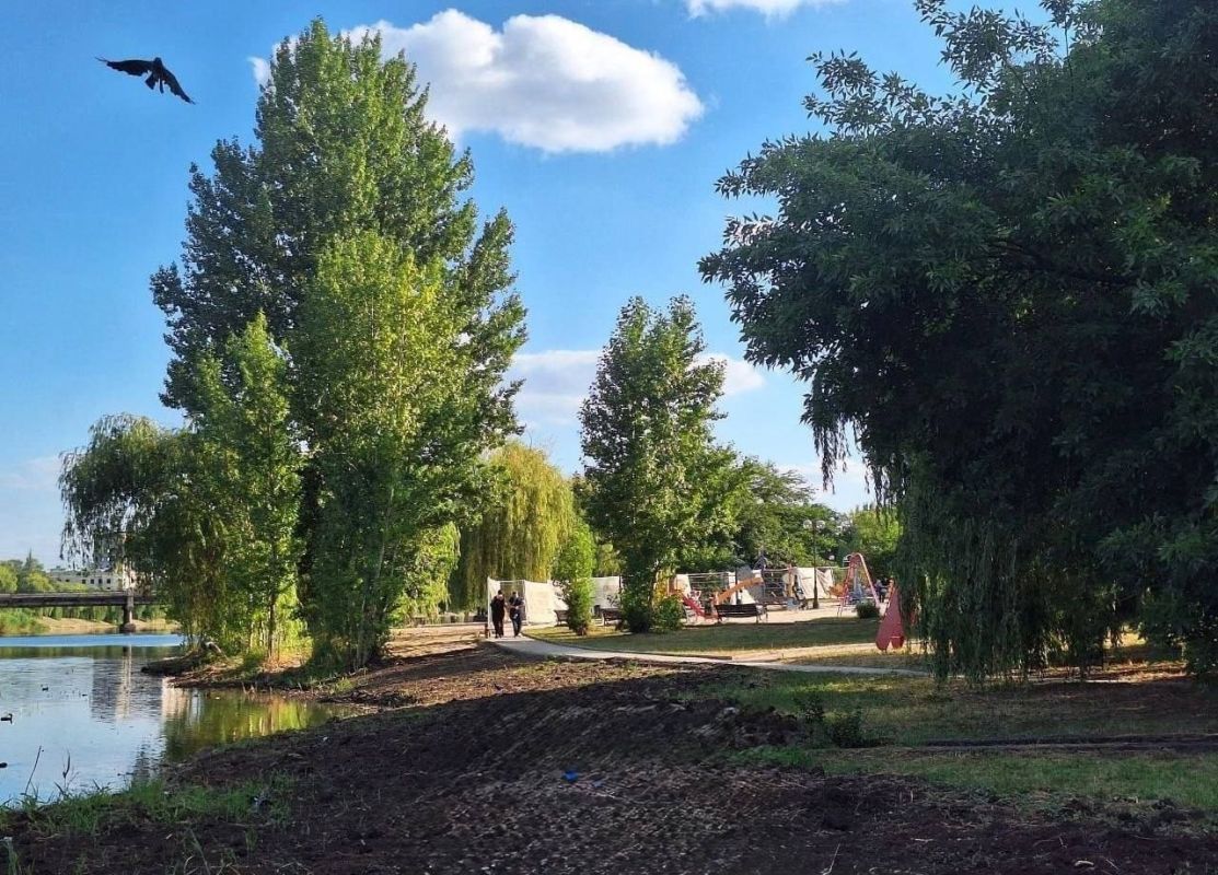 Берега Кальмиусского водохранилища приводят в порядок, но купаться запрещают Берега Кальмиусского водохранилища приводят в порядок, но купаться запрещают