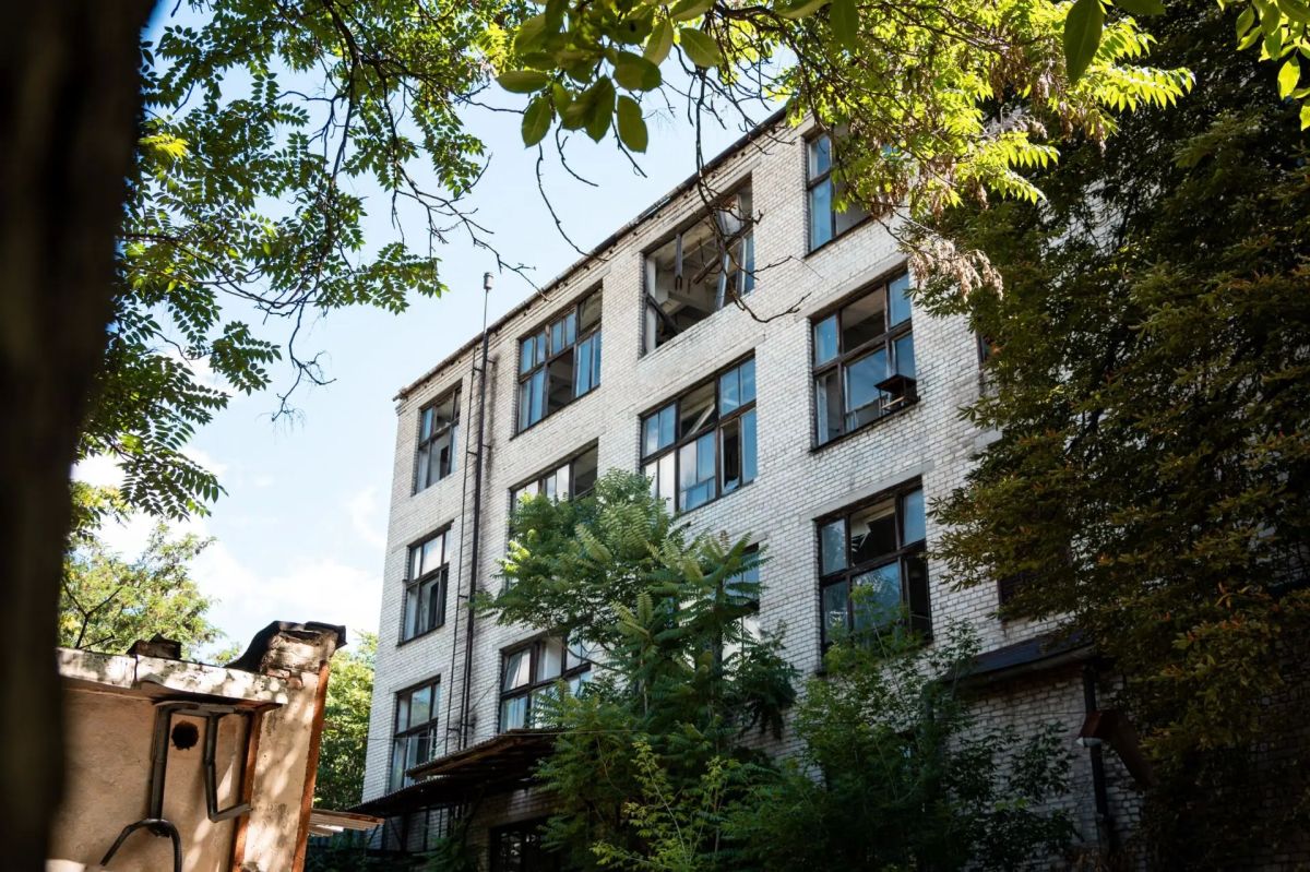 На инвестиционном портале размещена новая промышленная площадка – здание бывшей швейной фабрики общей площадью около 10 тыс На инвестиционном портале размещена новая промышленная площадка – здание бывшей швейной фабрики общей площадью около 10 тыс