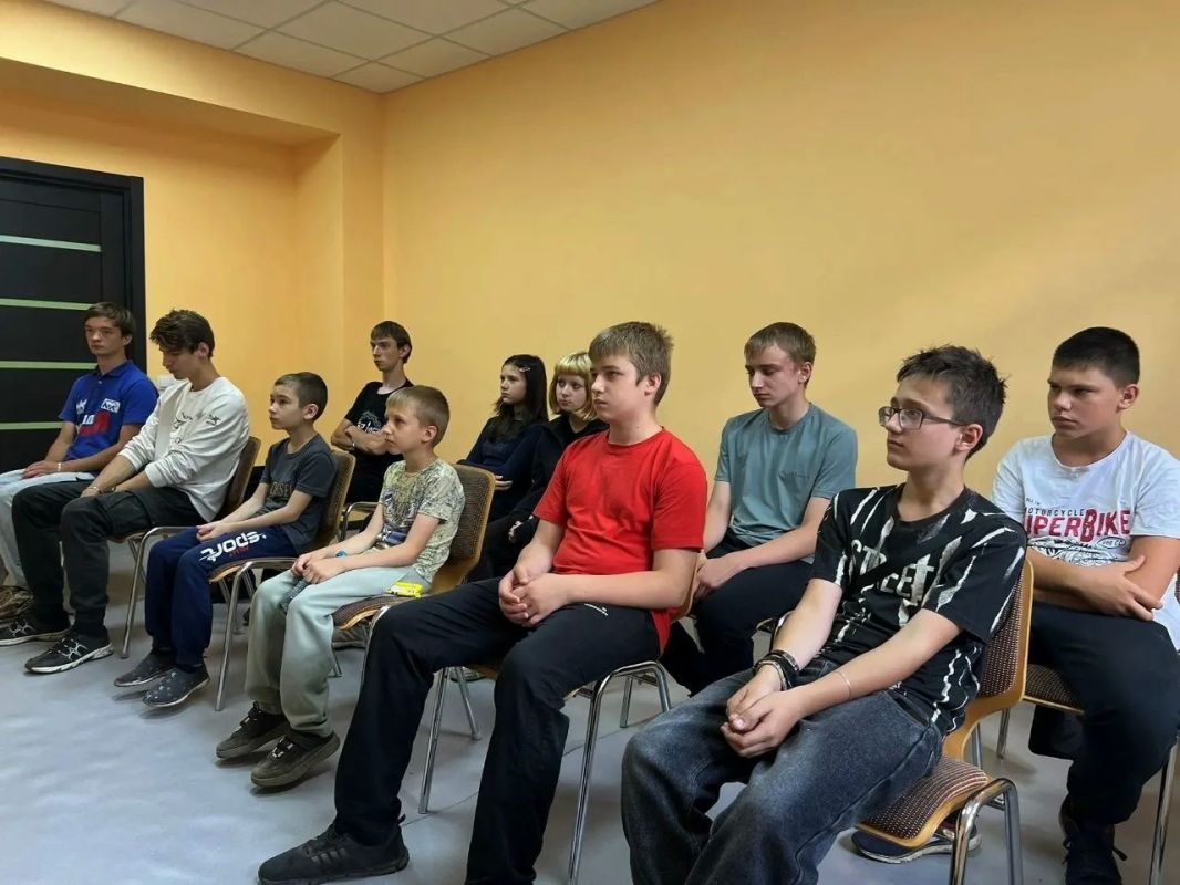 В Молодежном пространстве Снежного состоялись встречи, направленные на объединение и развитие молодежи В Молодежном пространстве Снежного состоялись встречи, направленные на объединение и развитие молодежи