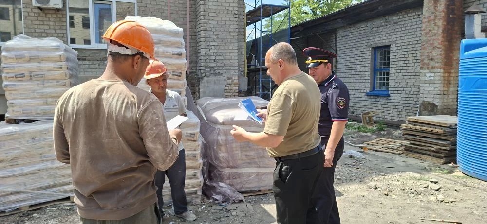 Денис Зубов: Сегодня, 21 июля 2026 года, администрацией городского округа Иловайск совместно с начальником ОМВД России «Иловайское» проведена беседа с иностранными гражданами, осуществляющими трудовую деятельность на... Денис Зубов: Сегодня, 21 июля 2026 года, администрацией городского округа Иловайск совместно с начальником ОМВД России «Иловайское» проведена беседа с иностранными гражданами, осуществляющими трудовую деятельность на...