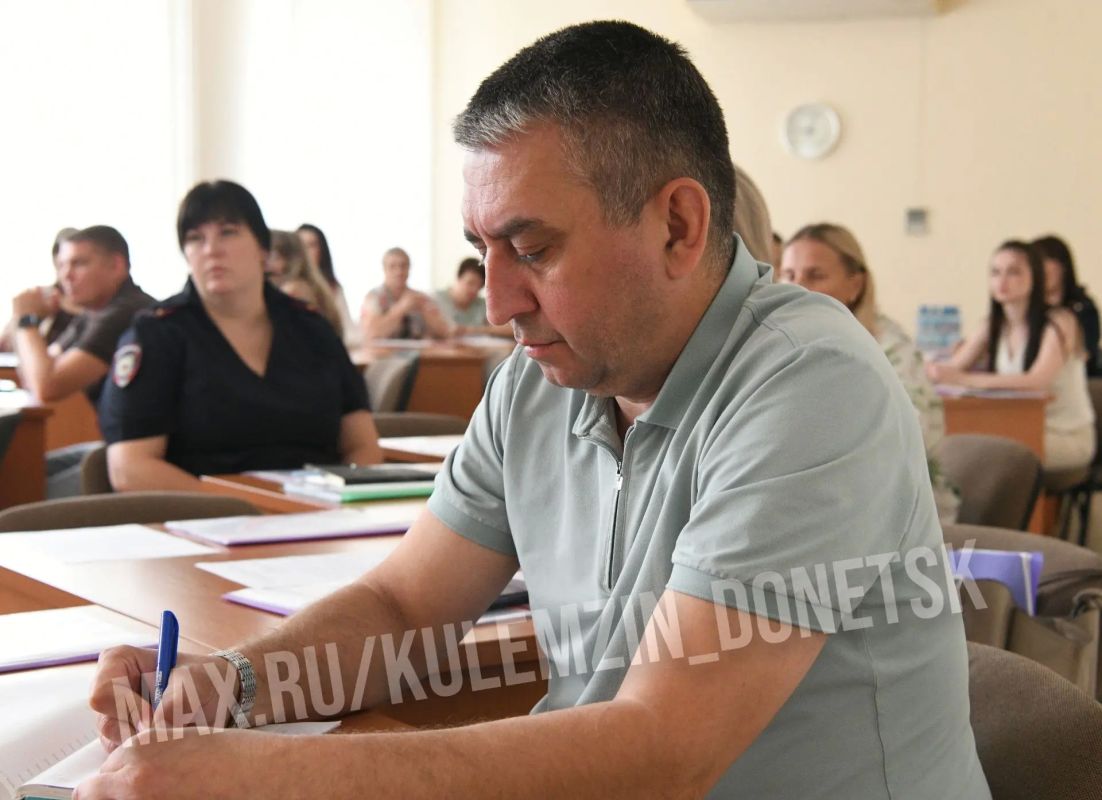 Алексей Кулемзин: Сегодня в администрации городского округа Донецк состоялось совещание с субъектами системы профилактики безнадзорности и правонарушений несовершеннолетних Алексей Кулемзин: Сегодня в администрации городского округа Донецк состоялось совещание с субъектами системы профилактики безнадзорности и правонарушений несовершеннолетних