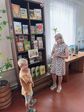 21 июля в библиотеке-филиале №6 для детей библиотекари провели час сказочной литературы «По страницам любимых сказок»