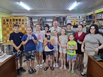 20 июля к Международному дню шахмат, в муниципальных библиотеках Докучаевского городского округа был проведен ряд увлекательных и познавательных мероприятий