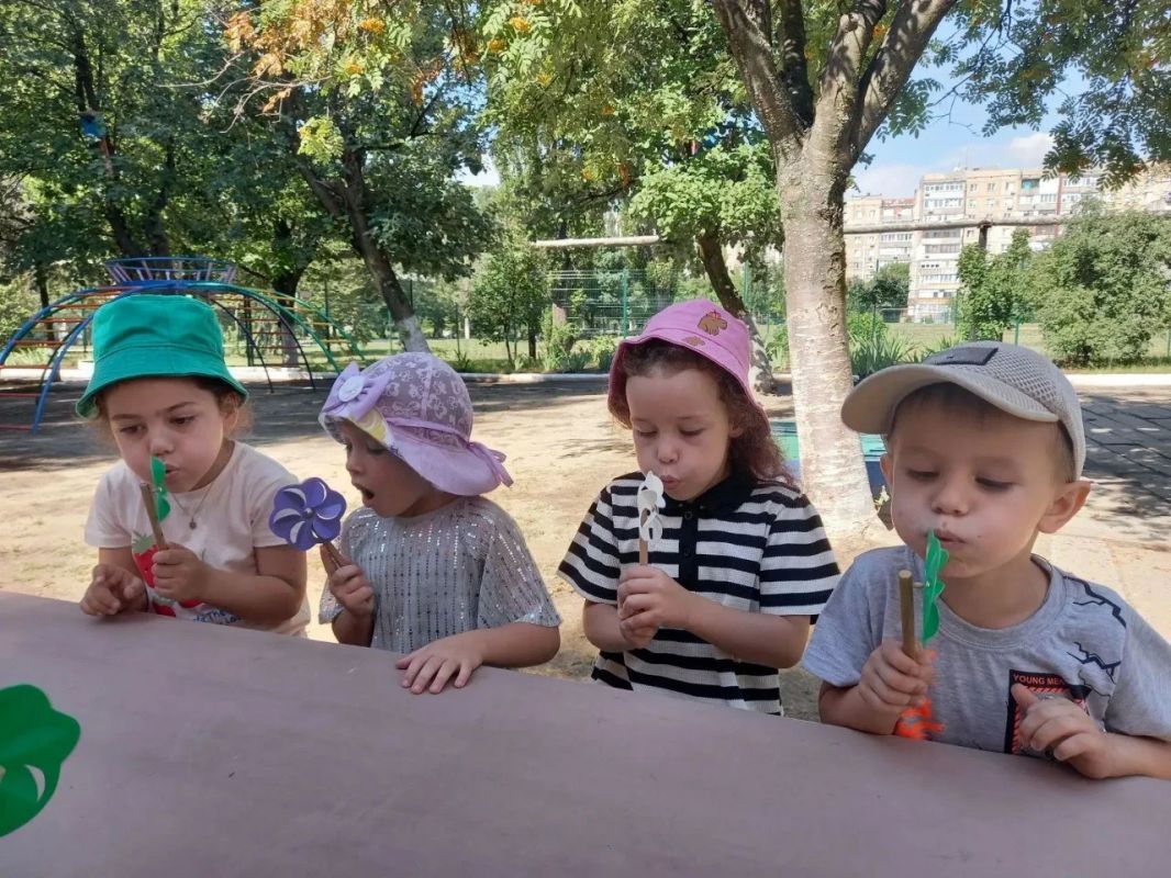 Маленькие и очень любопытные: дошкольники совершили путешествие в мир науки и открытий Маленькие и очень любопытные: дошкольники совершили путешествие в мир науки и открытий