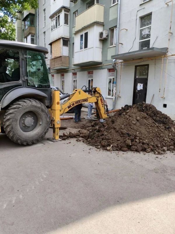 В Енакиево обновляют козырьки: сделано 23 дома, в планах — еще 64 В Енакиево обновляют козырьки: сделано 23 дома, в планах — еще 64