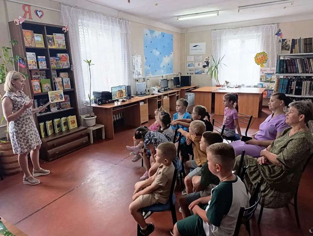 21 июля в библиотеке-филиале №6 для детей библиотекари провели час сказочной литературы «По страницам любимых сказок» 21 июля в библиотеке-филиале №6 для детей библиотекари провели час сказочной литературы «По страницам любимых сказок»
