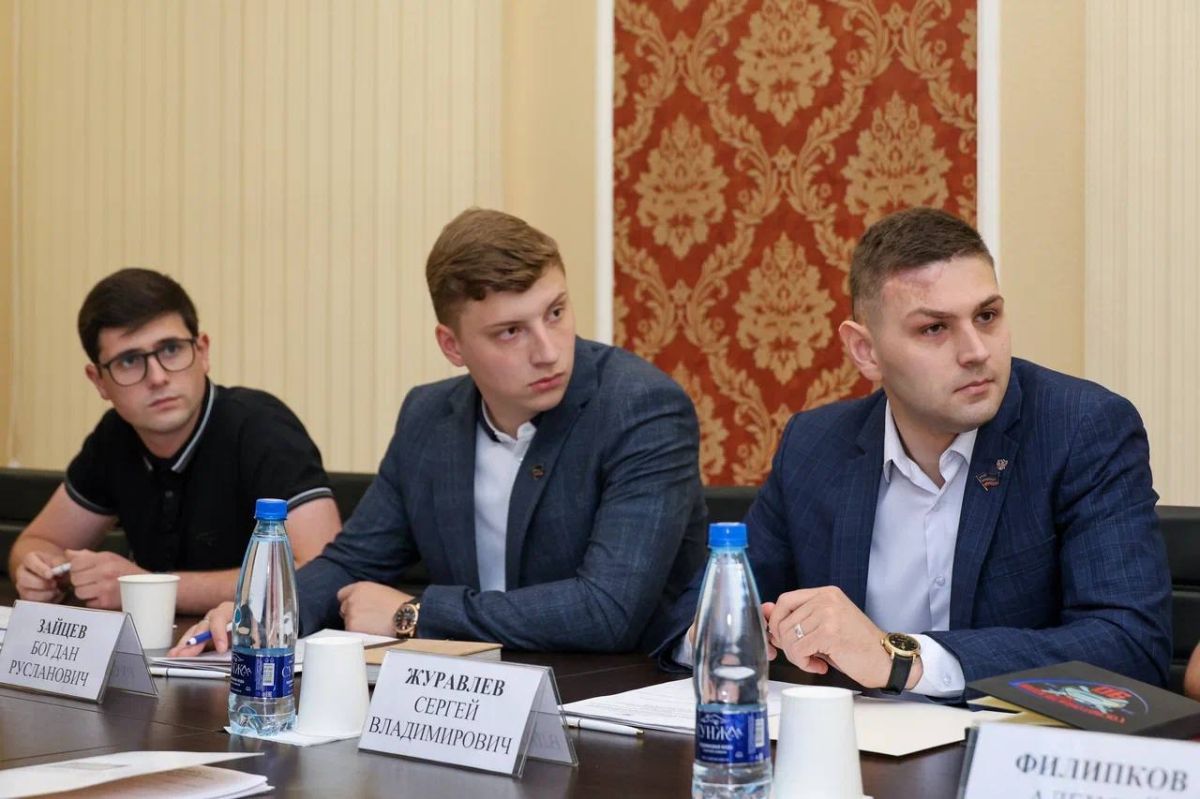 Владислав Подкова: На заседании Комитета Народного Совета по молодёжной политике и патриотическому воспитанию рассмотрели предложение Молодёжного Парламента ДНР об ограничении движения мототехники и питбайков на территории... Владислав Подкова: На заседании Комитета Народного Совета по молодёжной политике и патриотическому воспитанию рассмотрели предложение Молодёжного Парламента ДНР об ограничении движения мототехники и питбайков на территории...