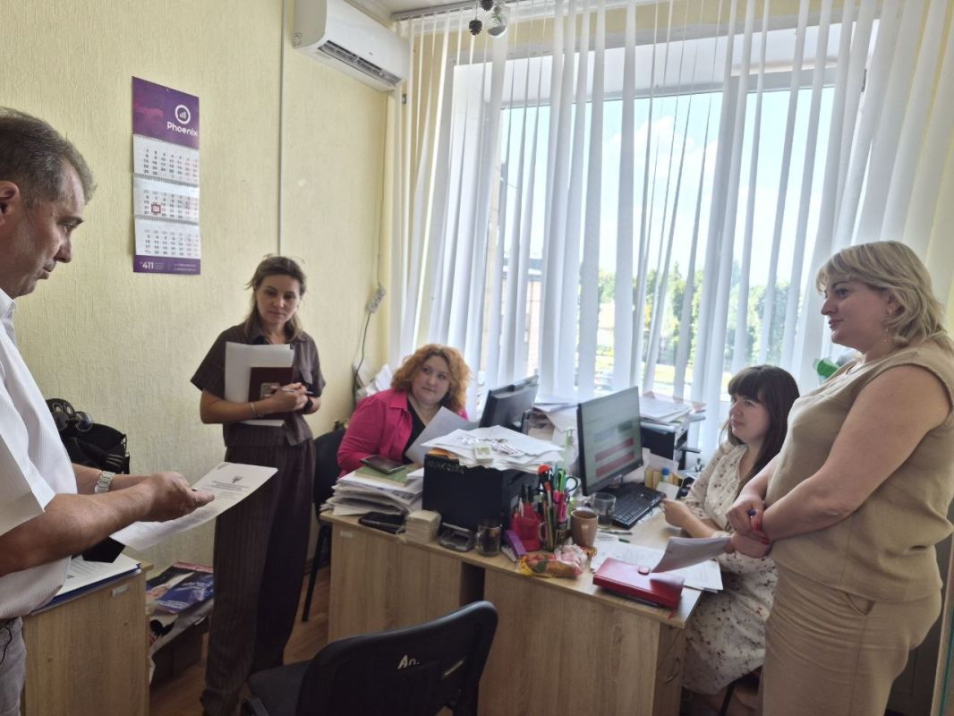 Таймураз Арсоев: Провел встречу в отделе ЖКХ и строительства администрации Волновахского муниципального округа Таймураз Арсоев: Провел встречу в отделе ЖКХ и строительства администрации Волновахского муниципального округа