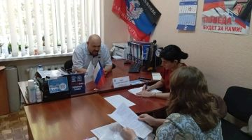 Андрей Боряк провел личный прием граждан в общественной приемной партии «Единая Россия» в Калининском районе Донецка