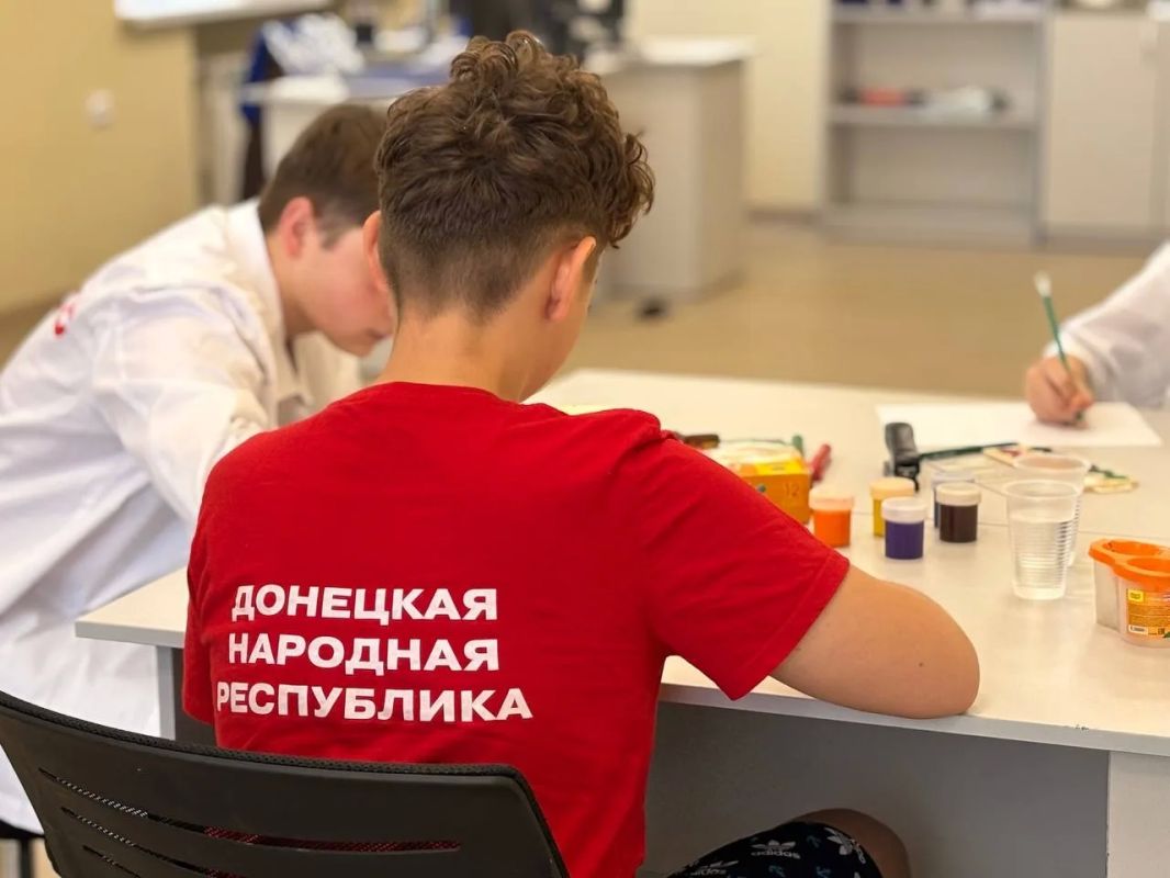 Возвращаемся в детство!. 21 июля отдел молодежной политики Администрации Старобешевского муниципального округа провел мастер-класс для активных ребят! В рамках федеральной акции «Как в детстве» сотрудники отдела вместе с... Возвращаемся в детство!. 21 июля отдел молодежной политики Администрации Старобешевского муниципального округа провел мастер-класс для активных ребят! В рамках федеральной акции «Как в детстве» сотрудники отдела вместе с...