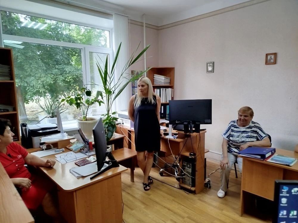 Заместитель Главы Администрации Тельмановского муниципального округа провела встречу с трудовым коллективом Финансового управления в пгт Тельманово