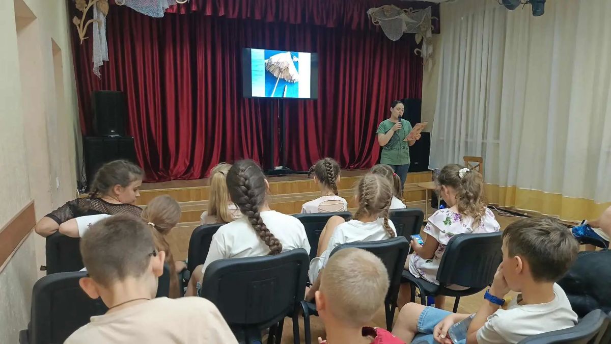 Где живут киты. 22 июля в Центре детского и юношеского творчества сотрудники Центральной городской библиотеки имени А. И. Куприна провели для участников летней площадки «Арт-каникулы» познавательное мероприятие «Где живут...