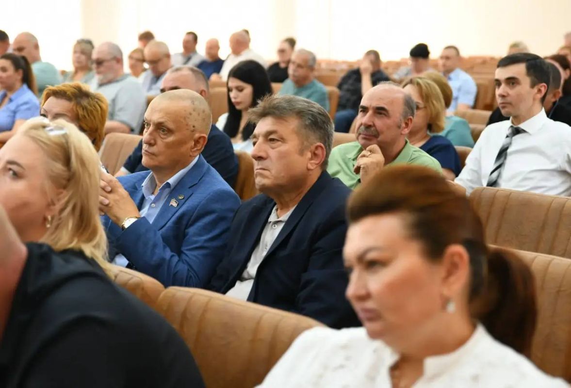 Вчера провела расширенное аппаратное совещание, в котором участвовали руководители структурных подразделений, районных управ, коммунальных предприятий, а также другие организации и службы Вчера провела расширенное аппаратное совещание, в котором участвовали руководители структурных подразделений, районных управ, коммунальных предприятий, а также другие организации и службы