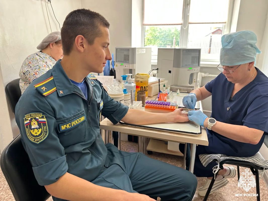 «Кровь для жизни»: курсанты МЧС приняли участие в «Неделе донора» «Кровь для жизни»: курсанты МЧС приняли участие в «Неделе донора»