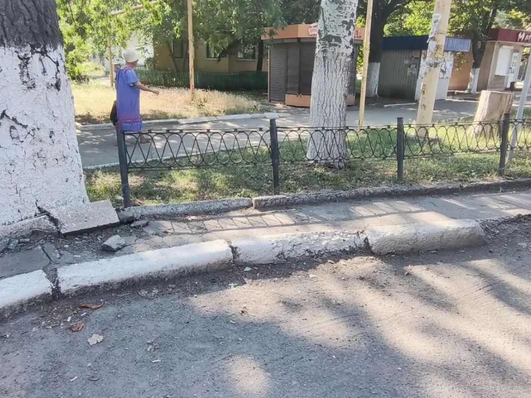 В Шахтерске проводят работы по содержанию улично-дорожной сети В Шахтерске проводят работы по содержанию улично-дорожной сети