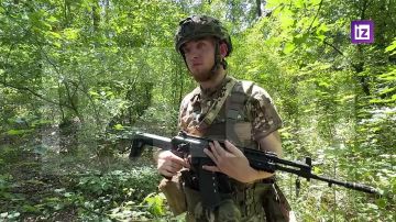 Бойцы ВС РФ рассказали о пьяных украинских боевиках в Константиновке корреспонденту "Известий" Александру Сафиулину