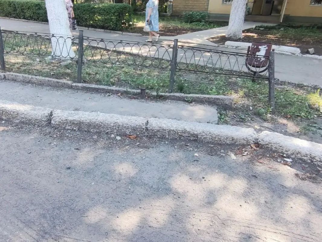 В Шахтерске проводят работы по содержанию улично-дорожной сети В Шахтерске проводят работы по содержанию улично-дорожной сети