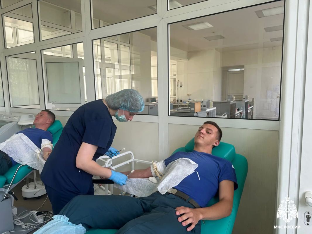«Кровь для жизни»: курсанты МЧС приняли участие в «Неделе донора» «Кровь для жизни»: курсанты МЧС приняли участие в «Неделе донора»