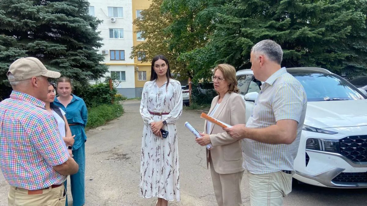 Уполномоченный по правам ребенка в ДНР Таисия Чернявская совместно с заместителем председателя правительства Ларисой Толстыкиной, министром труда и социальной защиты ДНР Алексеем Исаевым и главой Харцызского муниципального... Уполномоченный по правам ребенка в ДНР Таисия Чернявская совместно с заместителем председателя правительства Ларисой Толстыкиной, министром труда и социальной защиты ДНР Алексеем Исаевым и главой Харцызского муниципального...