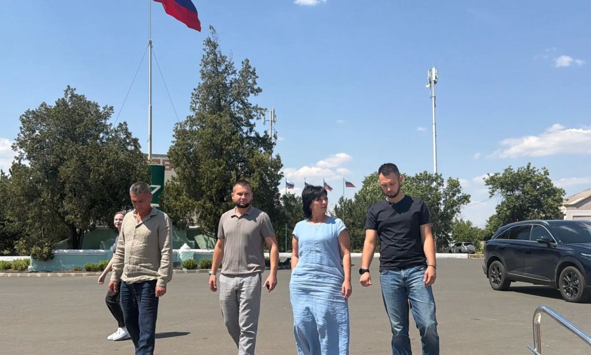 Наталья Великодная: Вместе с Сергеем Добровольским, руководителем Донецкого регионального отделения «Молодой Гвардии Единой России», посетила обновленный парк «Жемчужина детства» в селе Гранитное Наталья Великодная: Вместе с Сергеем Добровольским, руководителем Донецкого регионального отделения «Молодой Гвардии Единой России», посетила обновленный парк «Жемчужина детства» в селе Гранитное