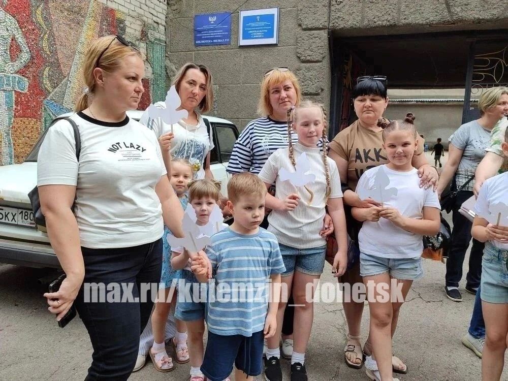 В Донецке прошла акция «В огне войны сгорело детство» В Донецке прошла акция «В огне войны сгорело детство»