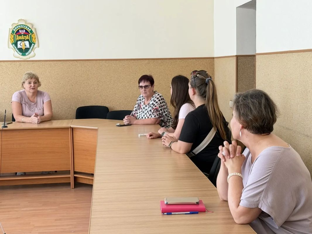 Сегодня, 22 июля, заместитель руководителя Управы Центрально-Городского внутригородского Лариса Онищенко провела встречу по адресу: улица Островского, 16, в здании ФГБОУ ВО «Донбасская аграрная академия»