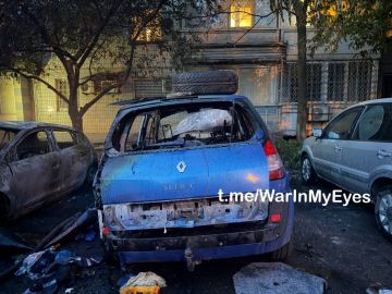 Дрон ВСУ ударил по стоянке авто мирных жителей в Киевском районе Донецка