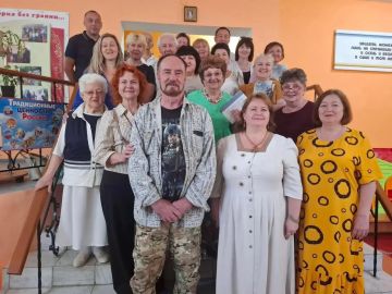 В библиотеке Докучаевска презентовали сборник стихов поэтов ДНР и Якутии