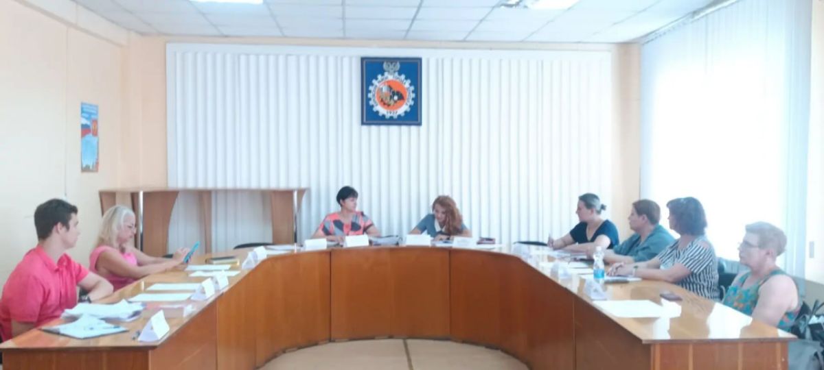 В Управе Кировского внутригородского района Администрации городского округа Донецк прошло заседание Комиссии по делам несовершеннолетних и защите их прав