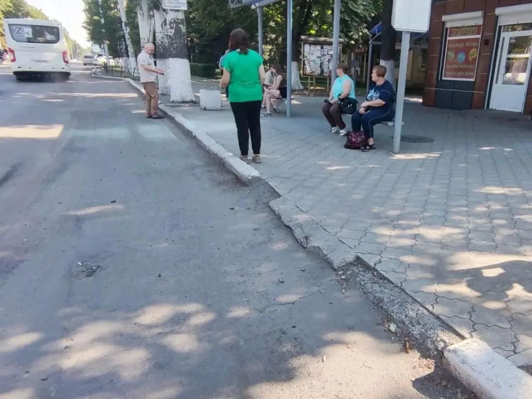 В Шахтерске проводят работы по содержанию улично-дорожной сети В Шахтерске проводят работы по содержанию улично-дорожной сети