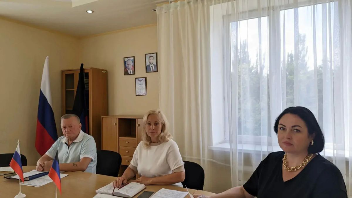 Наталья Бегуненко: Сегодня, 22 июля, руководитель Управы Петровского внутригородского района Администрации г.о. Донецк Бегуненко Наталья Ивановна провела еженедельное аппаратное совещание