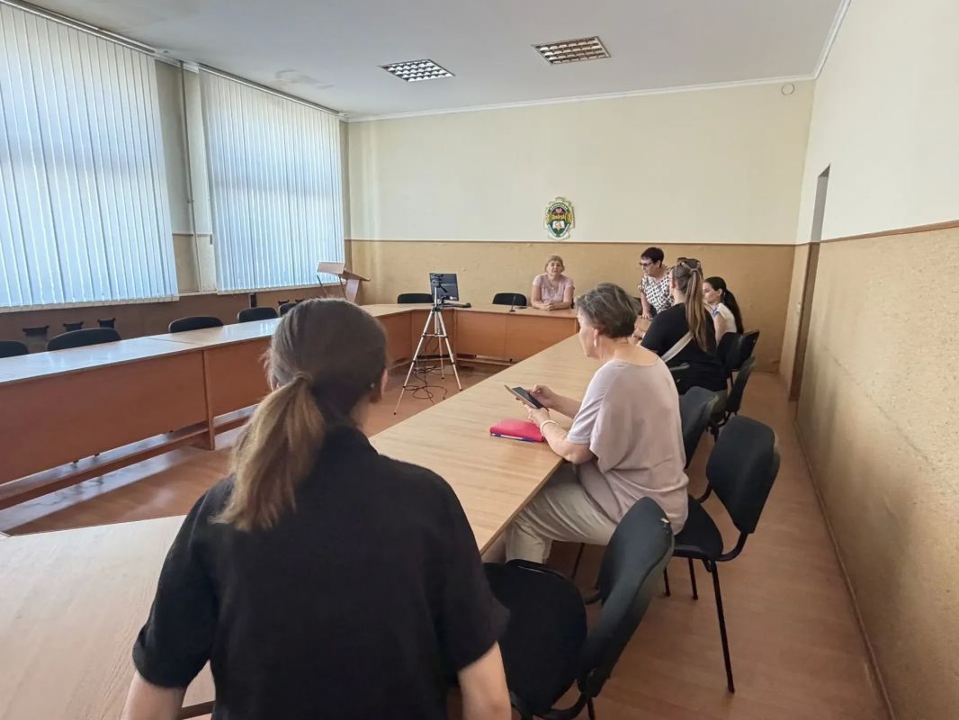 Сегодня, 22 июля, заместитель руководителя Управы Центрально-Городского внутригородского Лариса Онищенко провела встречу по адресу: улица Островского, 16, в здании ФГБОУ ВО «Донбасская аграрная академия» Сегодня, 22 июля, заместитель руководителя Управы Центрально-Городского внутригородского Лариса Онищенко провела встречу по адресу: улица Островского, 16, в здании ФГБОУ ВО «Донбасская аграрная академия»