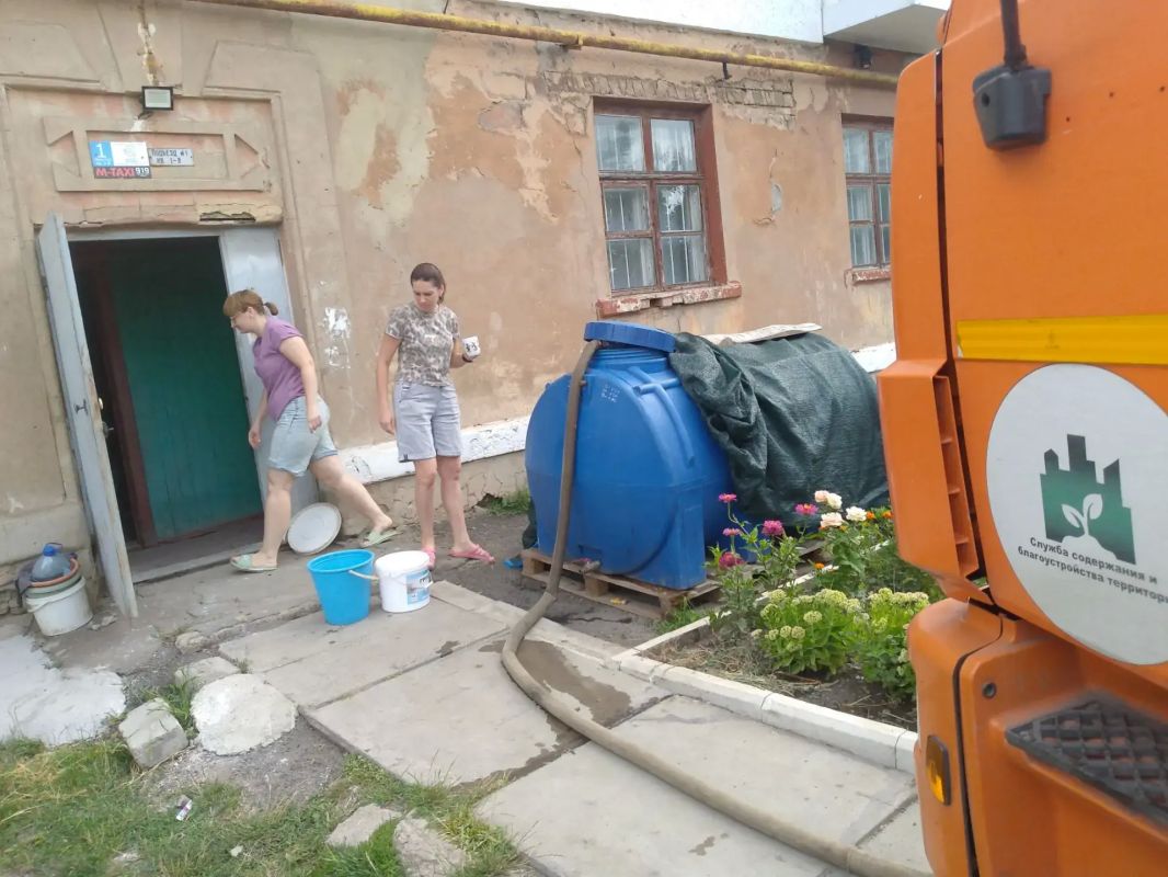 Сегодня, 22 июля, в Кировском внутригородском районе при поддержке региона-шефа Московская область согласно поступившим заявкам произведен подвоз воды для жителей в жилом массиве «Путь Ильича» по ул. Матросова, ул.... Сегодня, 22 июля, в Кировском внутригородском районе при поддержке региона-шефа Московская область согласно поступившим заявкам произведен подвоз воды для жителей в жилом массиве «Путь Ильича» по ул. Матросова, ул....