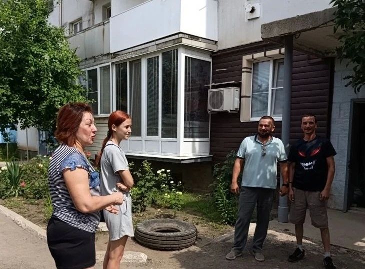 Председатель Общественного совета Александр Горянный провел встречу с жителями дома по ул. Свободы, 10 г. Амвросиевка