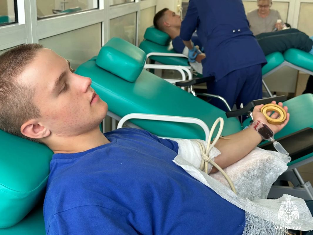 «Кровь для жизни»: курсанты МЧС приняли участие в «Неделе донора» «Кровь для жизни»: курсанты МЧС приняли участие в «Неделе донора»