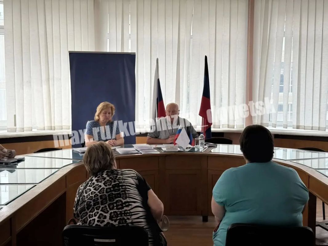 Сегодня советник главы администрации городского округа Донецк Николай Волков провёл приём граждан в общественной приёмной партии