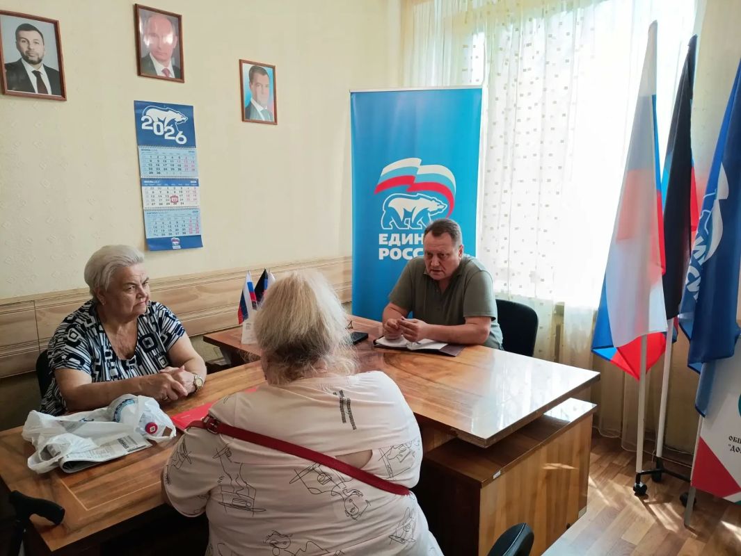 Валентин Левченко: Приём граждан в общественной приёмной партии Единая Россия Киевского района г. Донецка Валентин Левченко: Приём граждан в общественной приёмной партии Единая Россия Киевского района г. Донецка