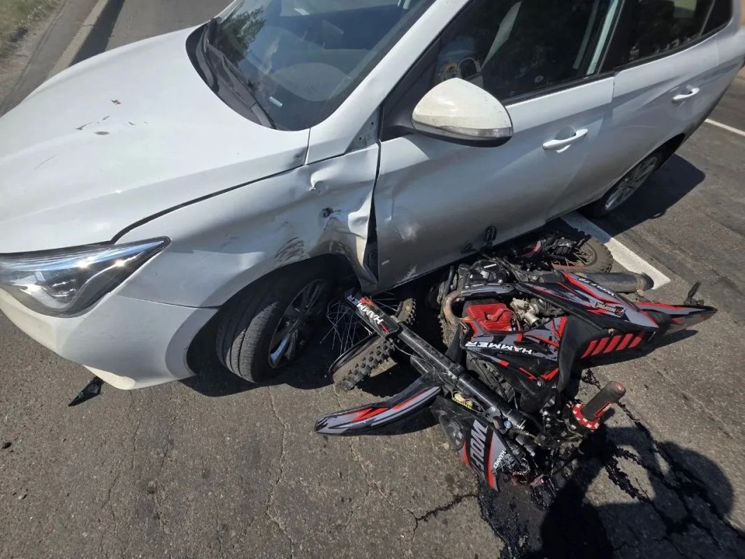 Полицейские проводят проверку по факту ДТП, в результате которого пострадал подросток Полицейские проводят проверку по факту ДТП, в результате которого пострадал подросток
