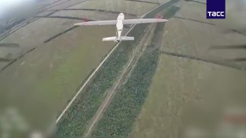 Кадры боевой работы расчетов беспилотных систем соединения спецназа группировки войск "Центр" в ходе освобождения Белицкого в ДНР
