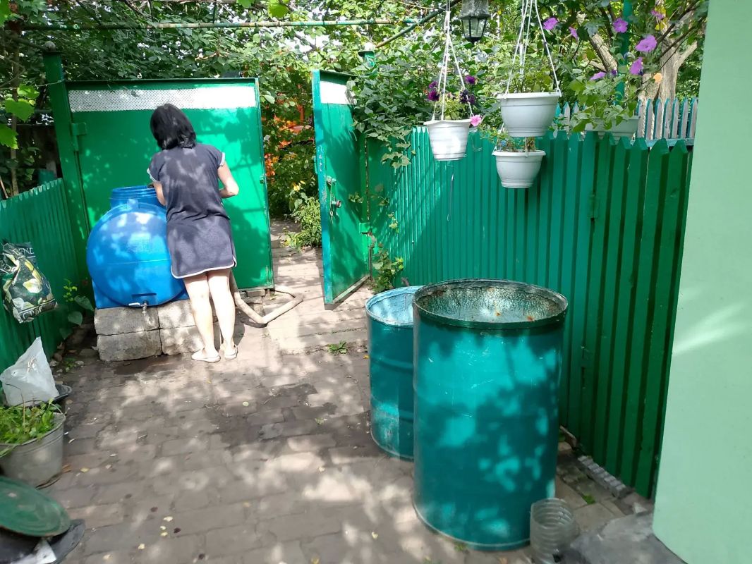 Сегодня, 23 июля, в Кировском внутригородском районе при поддержке региона-шефа Московская область согласно поступившим заявкам произведен подвоз воды для жителей пос Сегодня, 23 июля, в Кировском внутригородском районе при поддержке региона-шефа Московская область согласно поступившим заявкам произведен подвоз воды для жителей пос