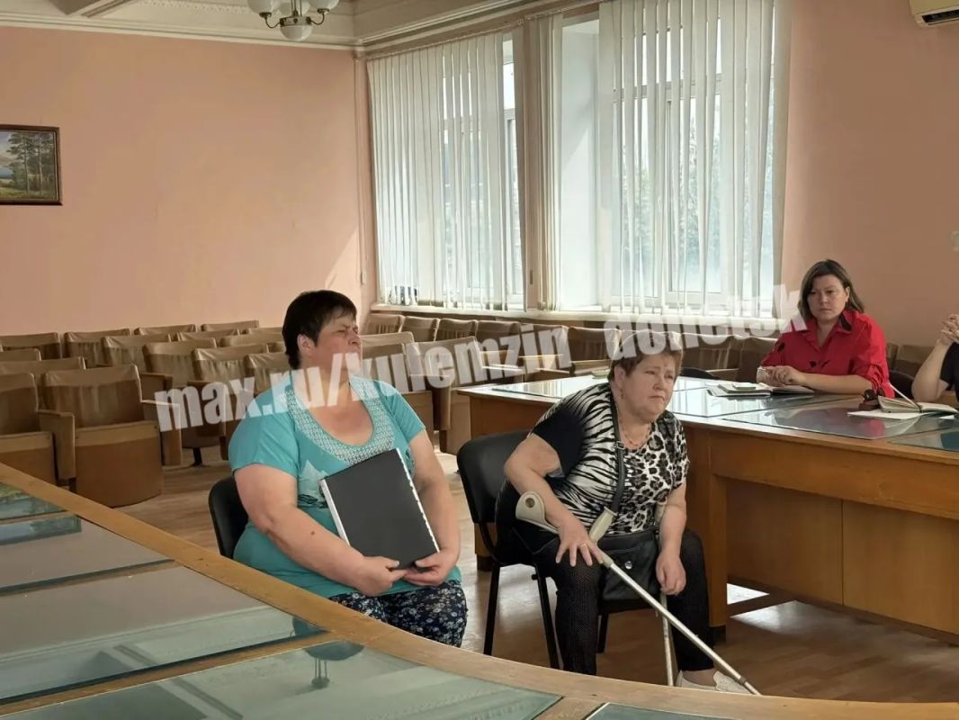 Сегодня советник главы администрации городского округа Донецк Николай Волков провёл приём граждан в общественной приёмной партии Сегодня советник главы администрации городского округа Донецк Николай Волков провёл приём граждан в общественной приёмной партии