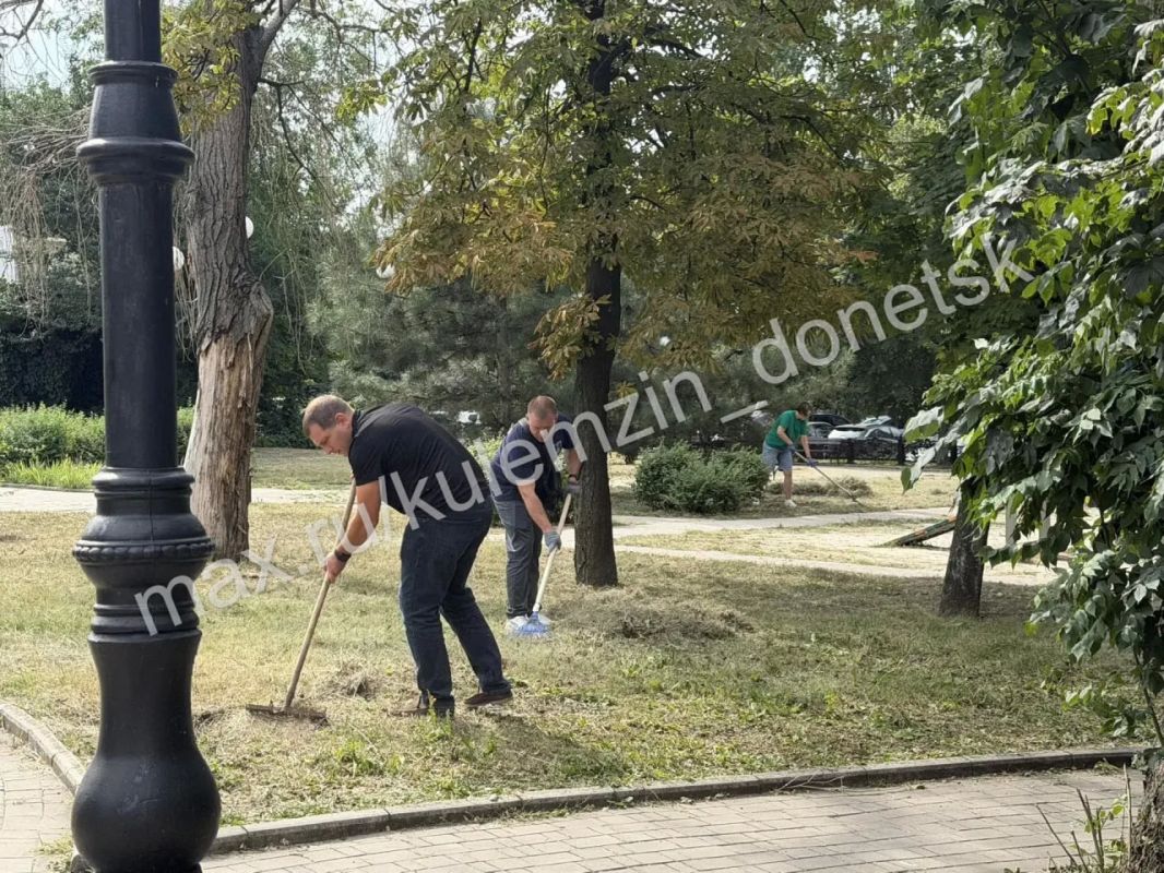 Алексей Кулемзин: Акция «Чистый четверг» во всех районах Донецка! Алексей Кулемзин: Акция «Чистый четверг» во всех районах Донецка!