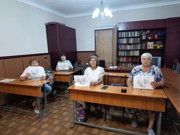 Смартфон без страха: в Шахтерске пожилых граждан обучили цифровой грамотности
